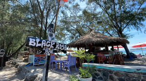 Black Rose Bar and Food