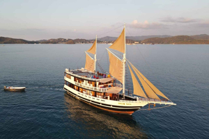 Komodo Islands Sailing Tour Lombok to Flores 4 Days Trip