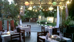 Laroz Cafe and Lounge