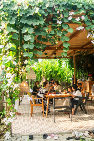 ninē-ninē kitchen (formerly ninē-ninē café)