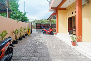 OYO 2450 Hening Homestay