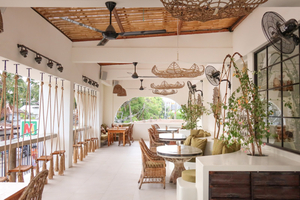 Pulo All Day Cafe & Bar