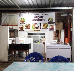 Warung Ibu Raeni Seafood and Lalapan