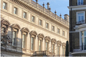 6.30pm Highlights Walking Tour with Local Guide
