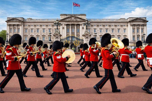 Londen: Wisseling van de wacht met een grappige historicus