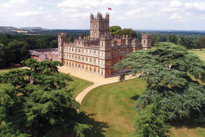 Downton Abbey and Village Small Group Tour from London