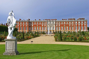 Hampton Court Palace Private tour With Fast Track Entry
