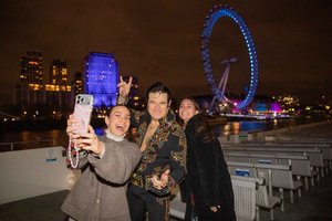 London: Dinner Cruise with Elvis Tribute on the Thames River