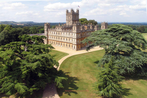 London: Downton Abbey Tour with Highclere, Bampton & Oxford