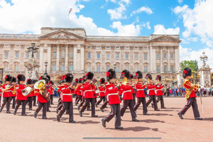 London: The Changing of the Guard Tour and Buckingham Palace
