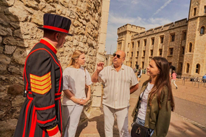 London: Tower of London Tour with Crown Jewels & Beefeaters