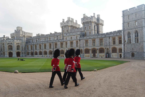 London: Windsor, Stonehenge, Bath, and Roman Baths Day Trip