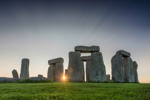 Stonehenge and Cotswolds Tour from London