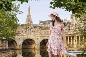 Stonehenge & Bath Chinese Day Trip with Entry Ticket