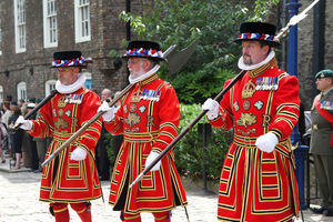 Ultimate Tower of London, Beefeater Welcome & Crown Jewels