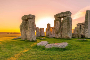 Windsor, Stonehenge & Bath with 14th-Century Pub
