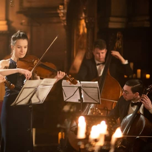 Conciertos de Violín de Bach a la Luz de las Velas en el Strand