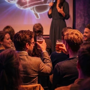 Curious Hour: Psykologi Förklarad. Varför Vi Tänker, Känner och Agerar Som Vi Gör