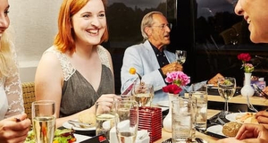 London: Thames Cruise with 4-Course Dinner + Live Music