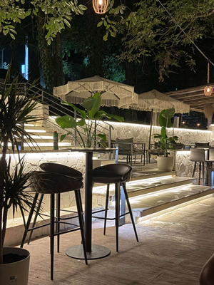 Dema’s Beach Bar