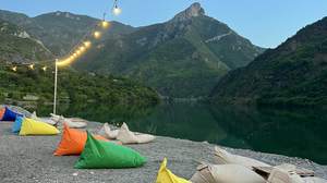 Lake Side Lounge