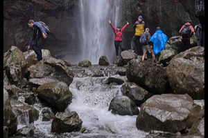 25 Fountains Waterfall Guided Hike with Transfer