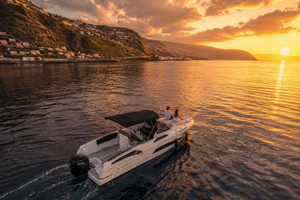 Private Group Yacht Cruise in Madeira with Drinks