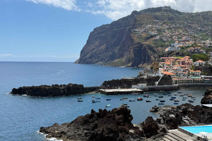 Private tour of the fishing village of Câmara de Lobos and Cabo Girão