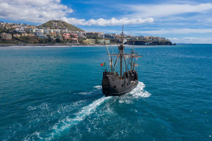 Funchal: cruzeiro num navio pirata com degustação de vinho e bolo de mel