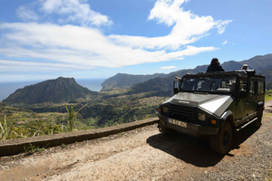 Safari privado 4x4 na Madeira, dia inteiro em Santana ou Porto Moniz