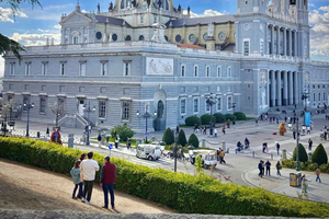 Discover Madrid: Family Scavenger Hunt Guided Tour
