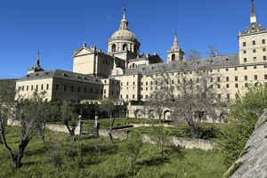 Escorial ja Segovia: Sevilla: Yksityinen minibussikierros Madridista