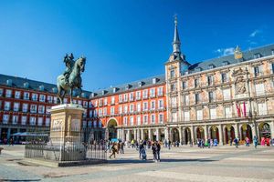 tour a piedi serale del centro storico asburgico e del Palazzo Reale
