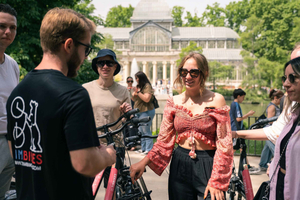 Madrid: Highlights Bike Tour with Optional E-Bike or Tapas
