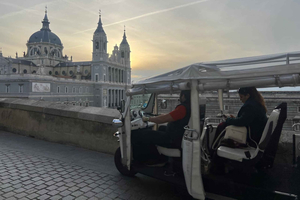 Madrid : Visite des lieux emblématiques de la ville en Tuk-Tuk électrique