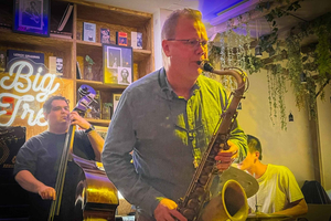 Madrid: Live Music Experience with Tapas and Drinks