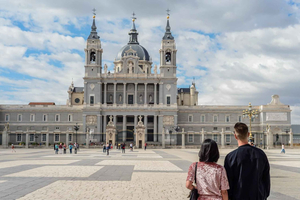 Madrid: Royal Palace Expert Guided Tour with Skip-the-Line