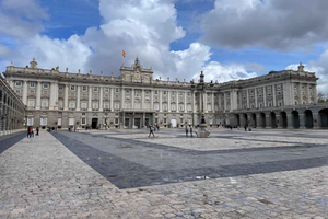 Madrid: Royal Palace tour - semi private or private