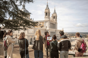 Vanha Madrid ranskaksi: kuja-kujilta monumentteihin