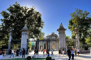 Retiro Park Royal Gardens & Secrets Walking Tour