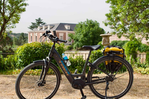 Balade à vélo le long de la rivière et dans la nature jusqu'au palais baroque El Pardo de Madrid