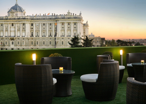 Jardines de Sabatini Apartosuites
