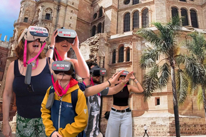 Malaga: Alcazaba, Picasso and more, walking tour with 5 VR experiences !