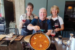 Málaga: Paella and Sangria Cooking Class with Market Visit