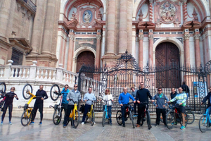 Malaga: Private City Highlights Bike Tour with Old Town