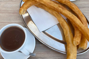 Málaga: Spanische Schokolade & Churros mit einem Einheimischen
