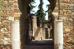 Málaga: Walking tour of the Cathedral, Roman Theater, and Muslim castle