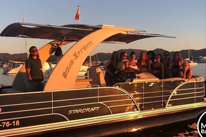 Fête privée en bateau dans la baie de Malaga