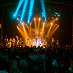 Gimme Gimme Disco: Una fiesta disco inspirada en ABBA