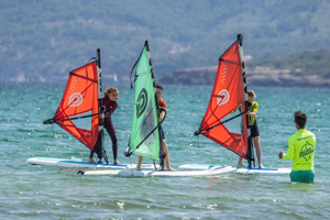 Bay of Pollensa: Windsurfing experience in Mallorca's classic spot